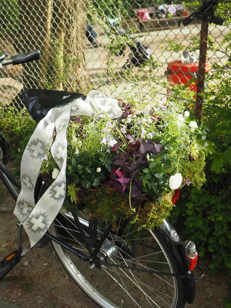 Bepflanzter Trauerkranz von Fortunas-Blumenboulevard